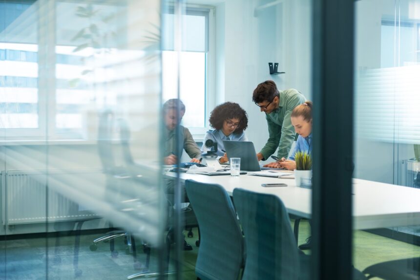 Business,Office,With,Blurred,People,Casual,Wear,,With,Blurred,Bokeh