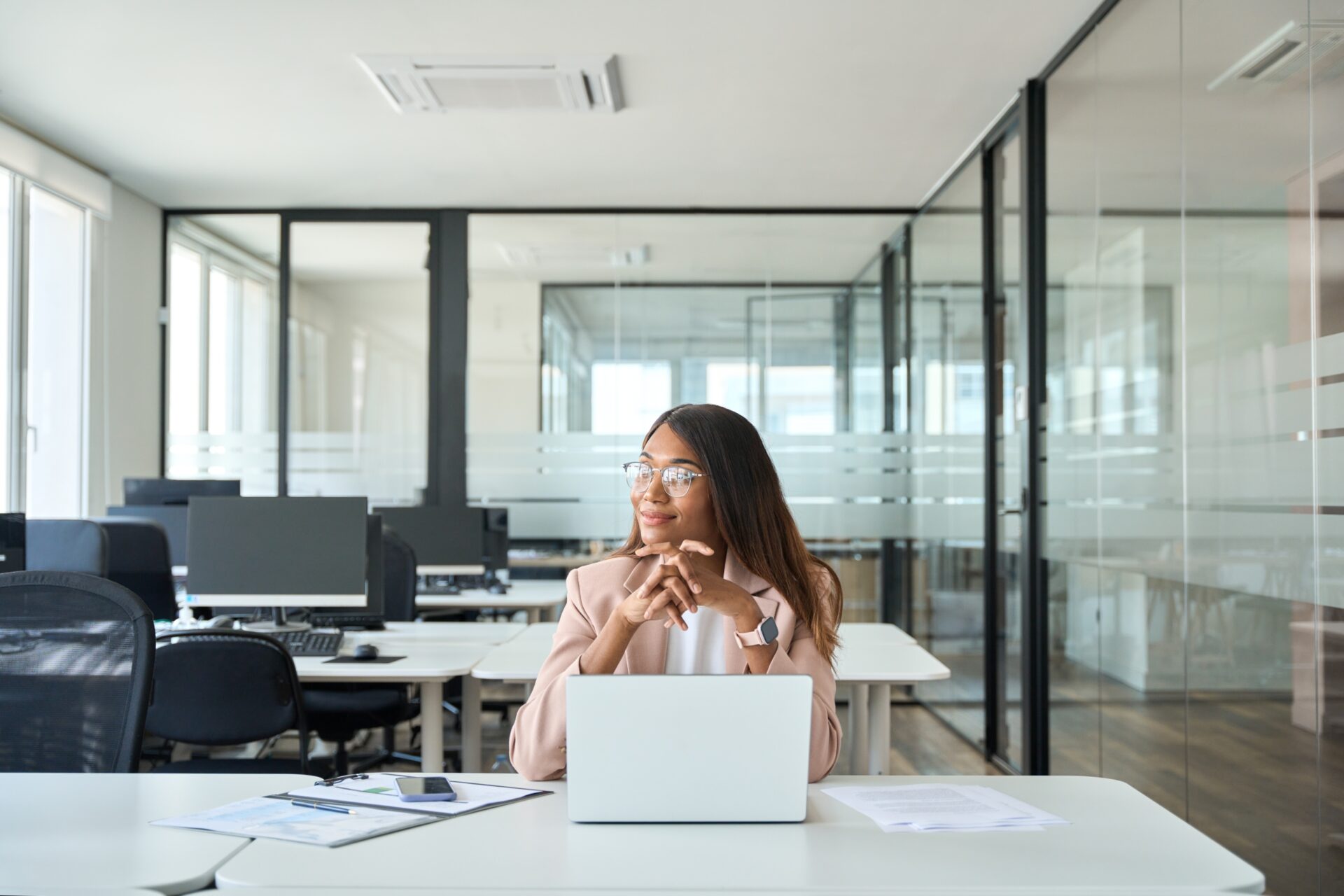 Professional,Business,Woman,Employee,Working,On,Computer,In,Office,Looking