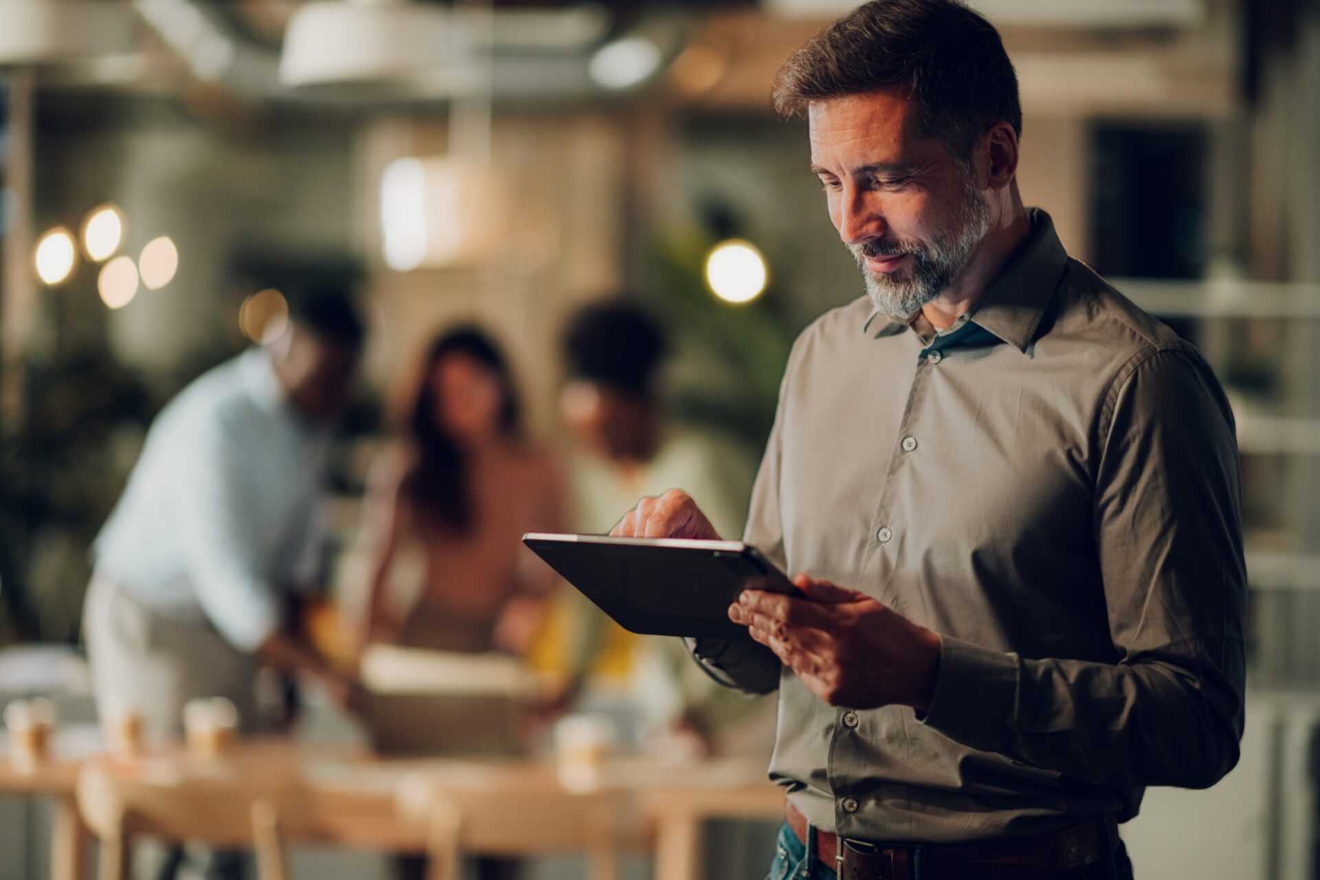 Experienced,Businessman,Working,On,A,Digital,Tablet,In,A,Modern